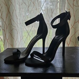 Forever 21 Size 8 Elegant Black 4" Stiletto Heels